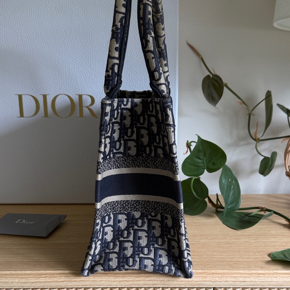 Christian Dior Navy & White Small Monogram Book Tote - Picture 5 of 15